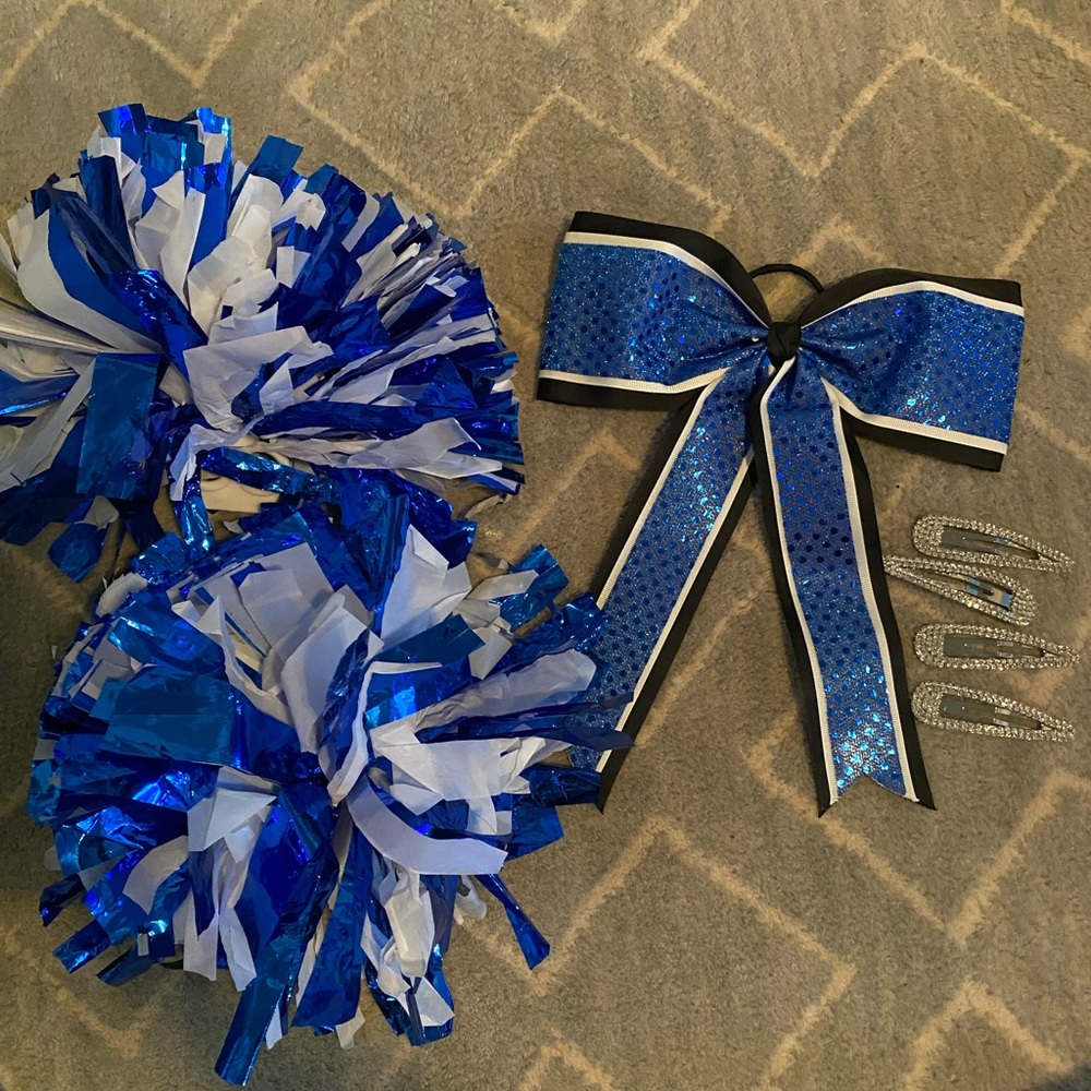 DCC cheerleader accessory set
